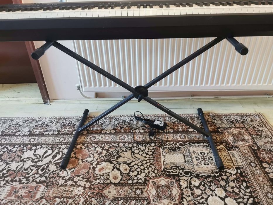Продавам електронно пиано Roland FP10