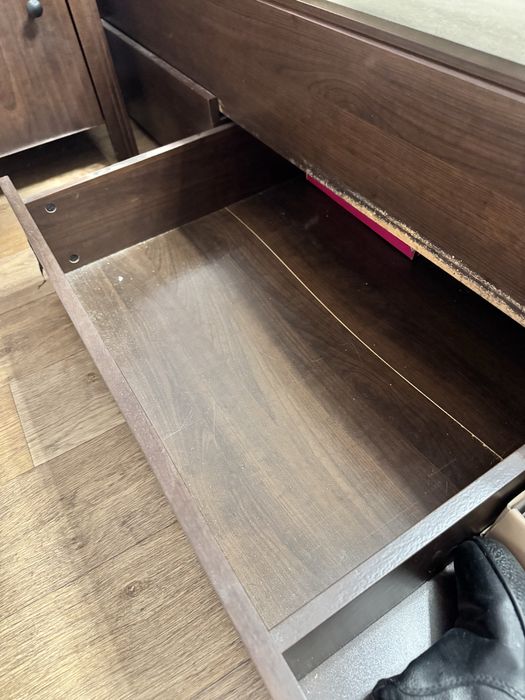 Кровать с двумя тумбочками (Венгрия)