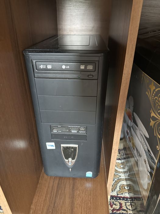 Компьютер столымен