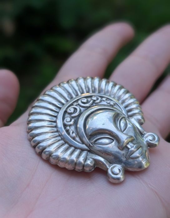 Veche brose tribala din argint sterling, masca tribala sculptata, Truart