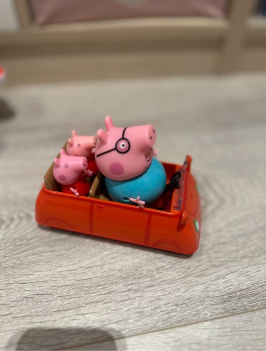 3 figurine Peppa Pig si masina