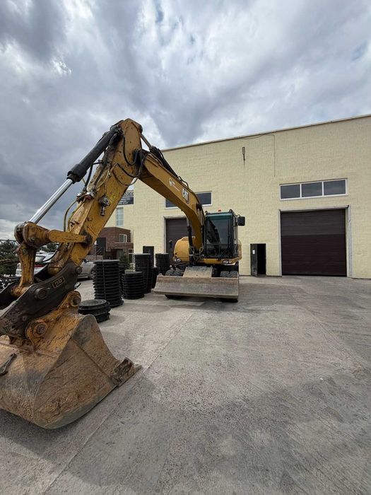 В аренду Экскаватор Caterpillar с гидромолотом