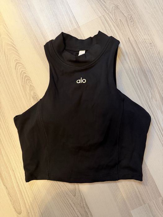 Top Alo Yoga cu bustiera incorporata