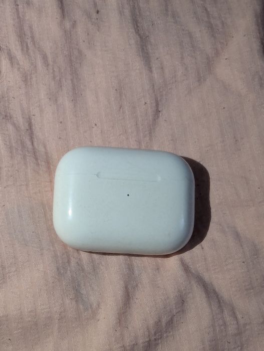 Apple AirPods Pro (оригинал)