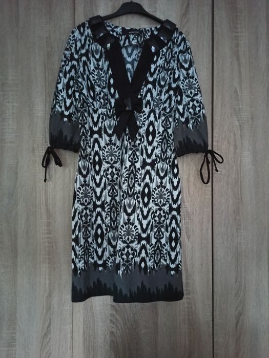 Vand rochite, costumase, pantaloni, bluze marimea S-M