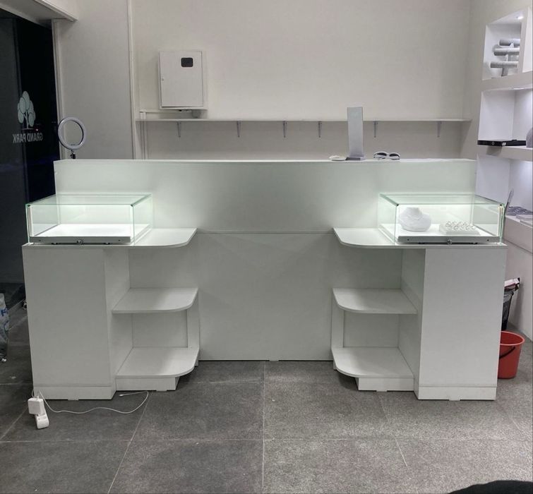 Шкафы , ветрины для продажи