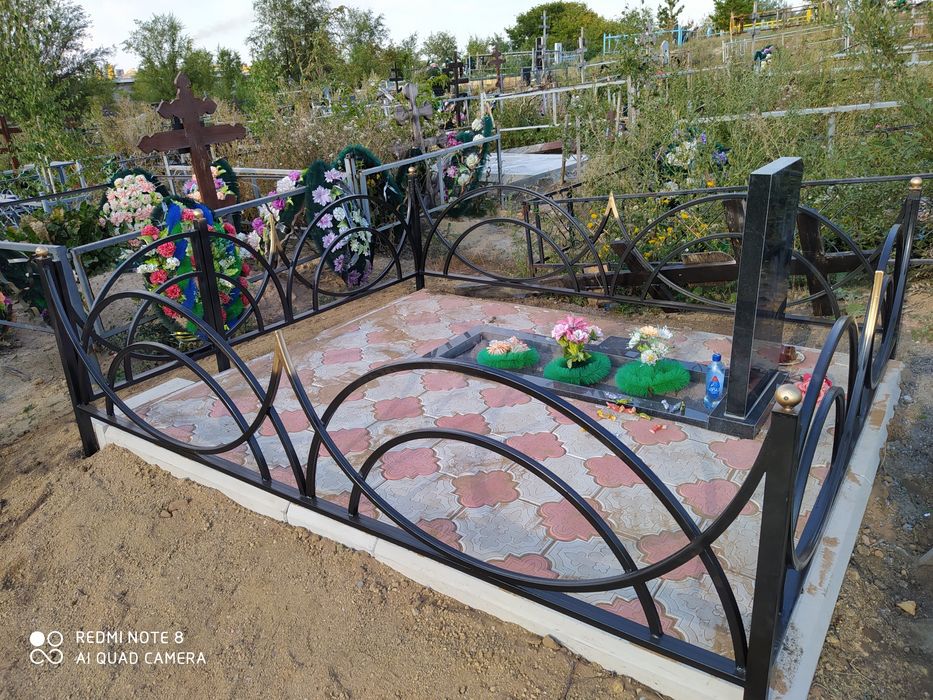 Ритуальные ограды, мазары.