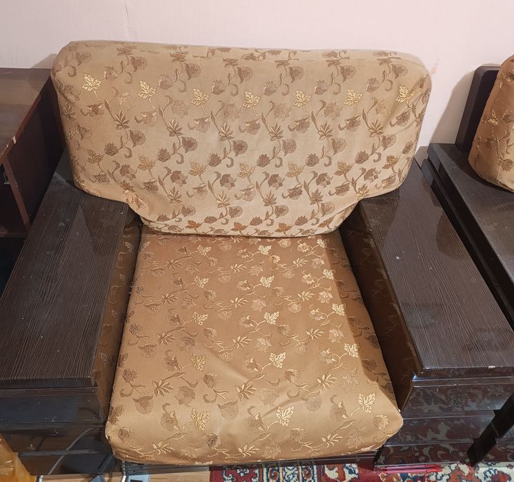 Диван и кресло б/у не раскладывается