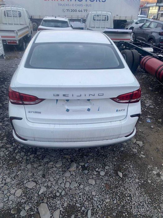 Suv tekinga elektromabil.