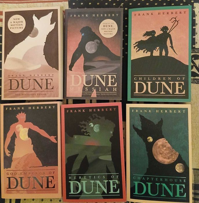 Книги от различни жанрове