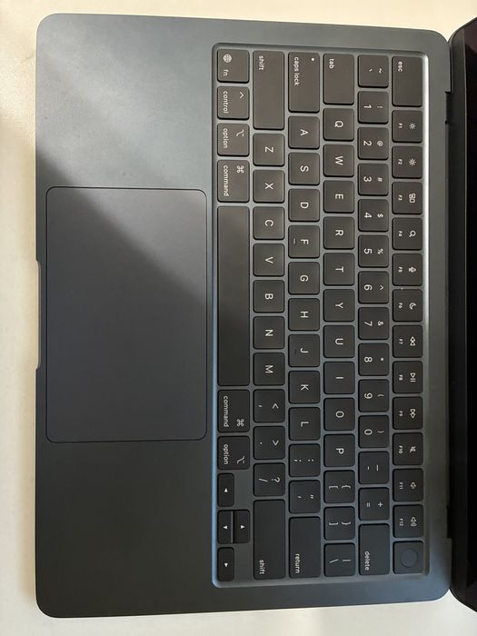 MacBook 2025, m4, 16/256
