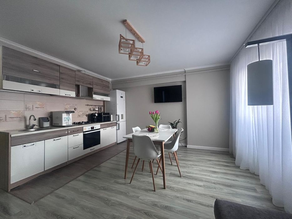 Apartament 3 camere + boxa** Bloc nou**str Trotus**Utilat și Mobilat