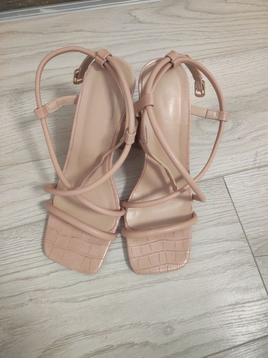 Нови сандали 38 номер