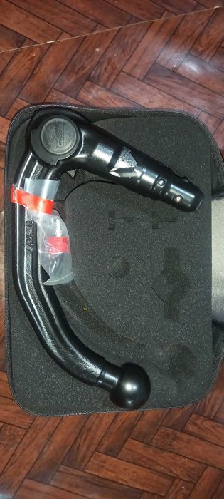 Cârlig remorcare TESLA