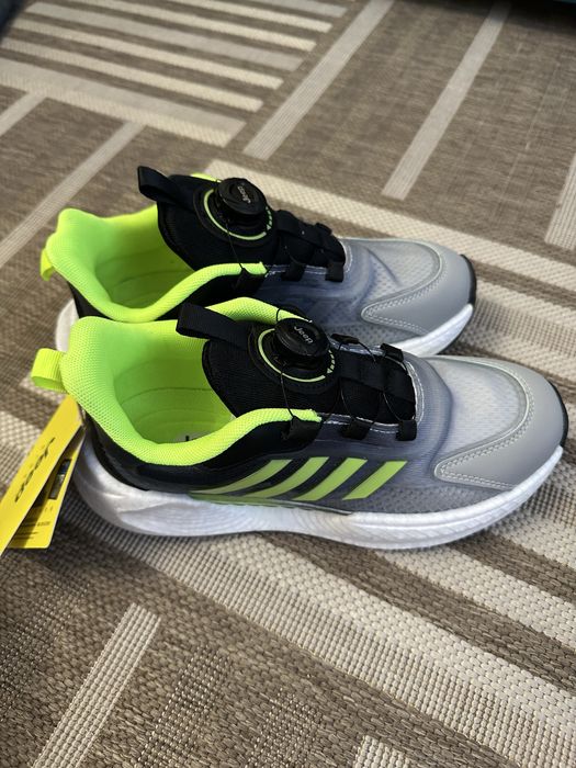 Продам новые кроссовки 38-39