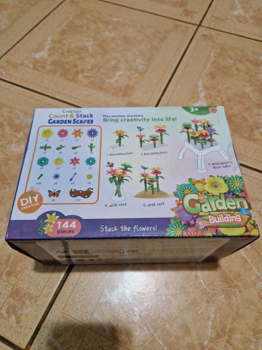 Set constructie flori 144 piese
