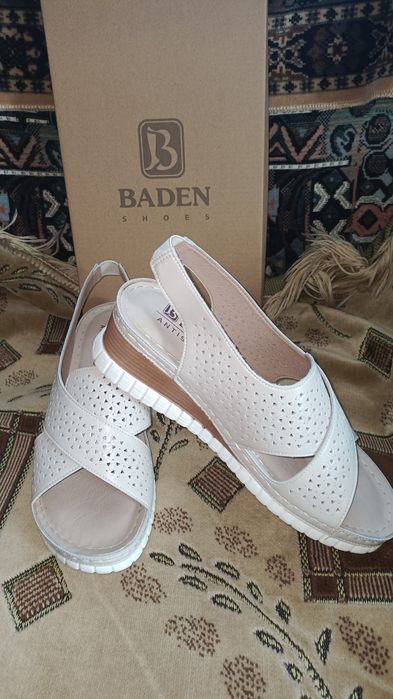 Продам босоножки