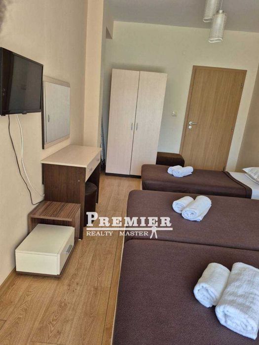 Продава се тристаен апартамент  в курорта Слънчев бряг.