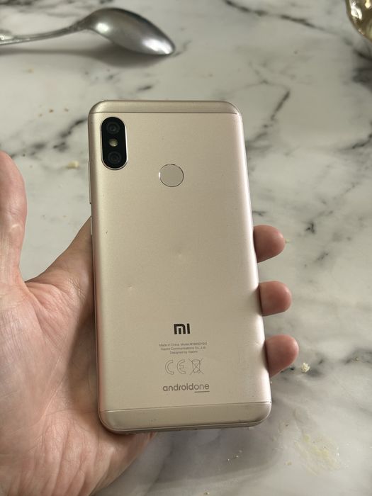 Продам Xiaomi Mi A1 (Android One)