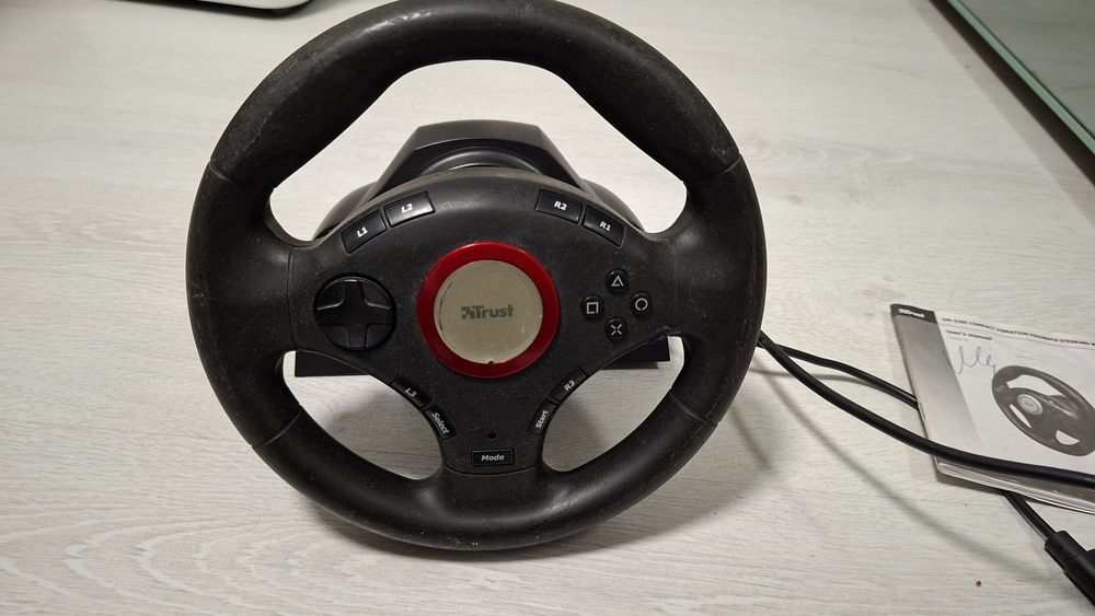 Волан (кормило) + педали за компютърни игри и Sony PlayStation