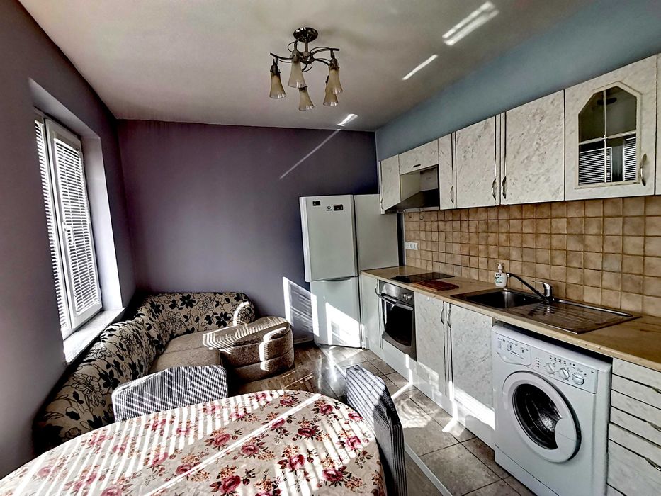 Дава се под наем Двустаен апартамент в Бургас, Лазур - 60 кв.м за 255 € - Снимка #1