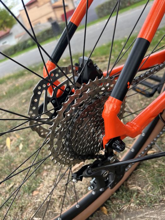 Bicicleta cube attention 2023