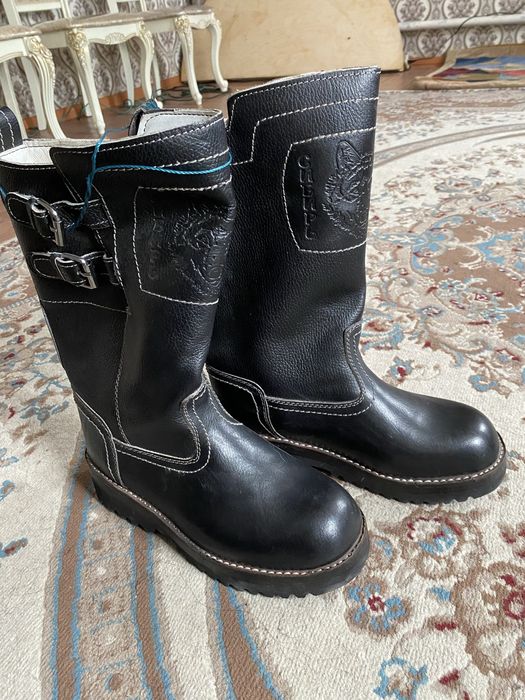 Продам Унты с натуральный кожы срочно !!!