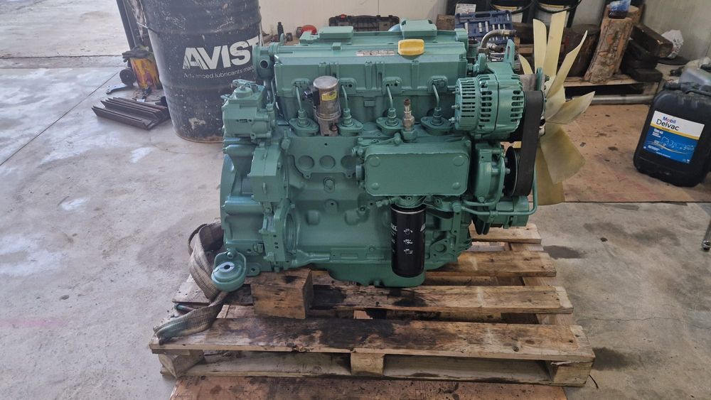 Motor Buldoexcavator  VOLVO