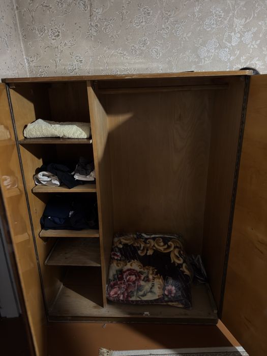 Продам деревянный шкаф