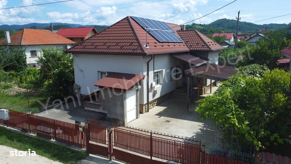 Casă de vânzare în comuna Albeștii de Argeș, județ Argeș.