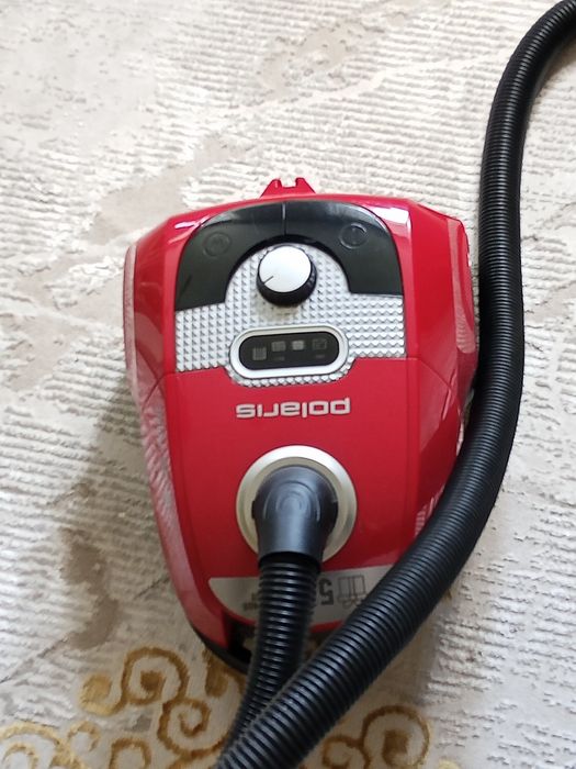 Пылесос Polaris красный