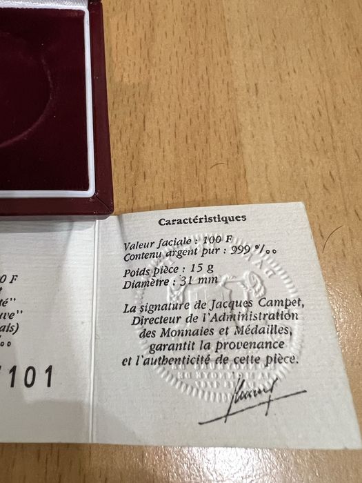 Лот кутии за колекционерски и инвестиционни монети