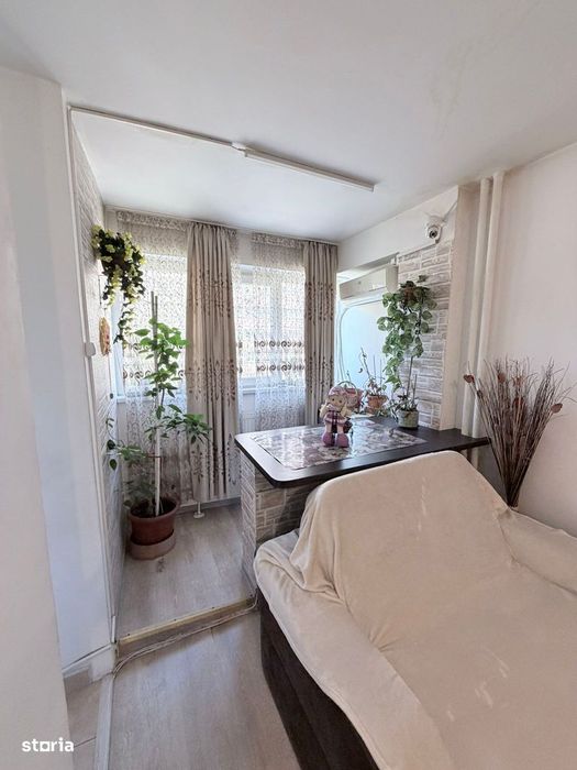Garsonieră cu balcon, lift și mobilier în Costin Georgian