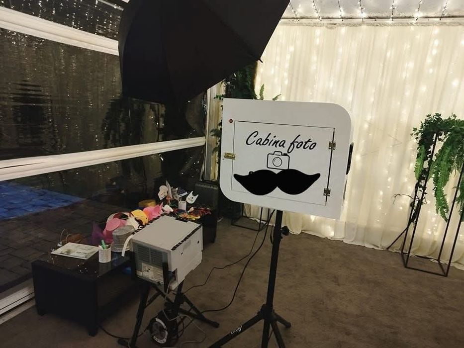 Cabina foto / Porumbei albi