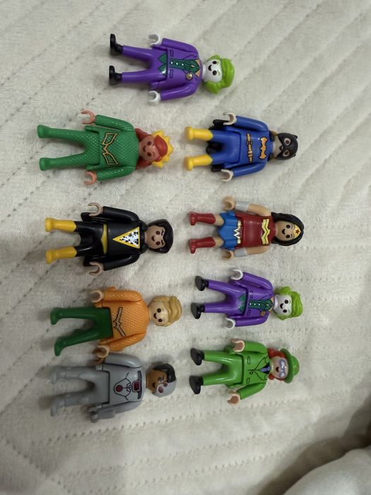 Продам Киндер DC фигурки