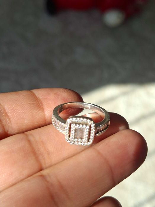 Kumush uzuk sotiladi