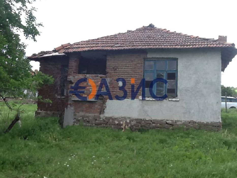 Парцел-1925 кв. м. и стара къща-46 кв. м., с. Хаджиите, Общ. Карнобат