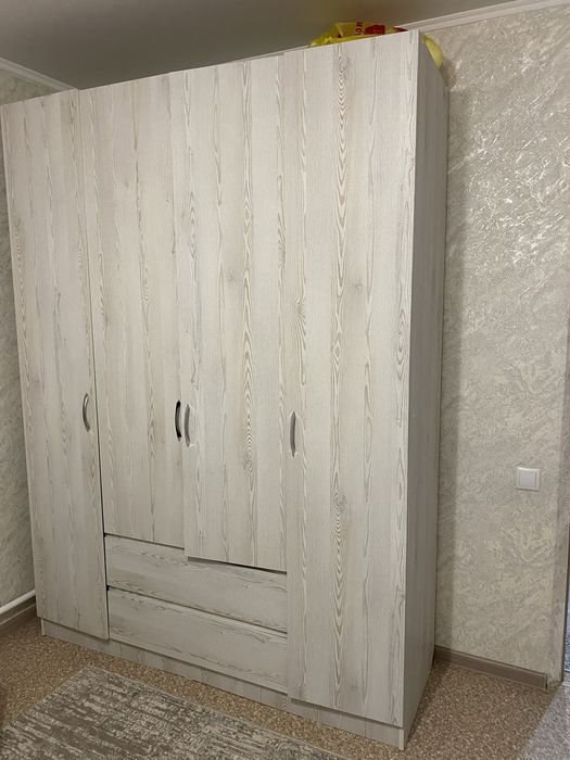 Продам спальный гарнитур без торга