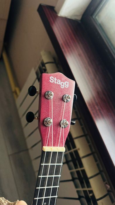 Продам Уклеле Stagg.
