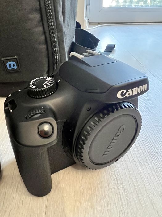 Canon EOS 4000D kit complet – ca nou + accesorii