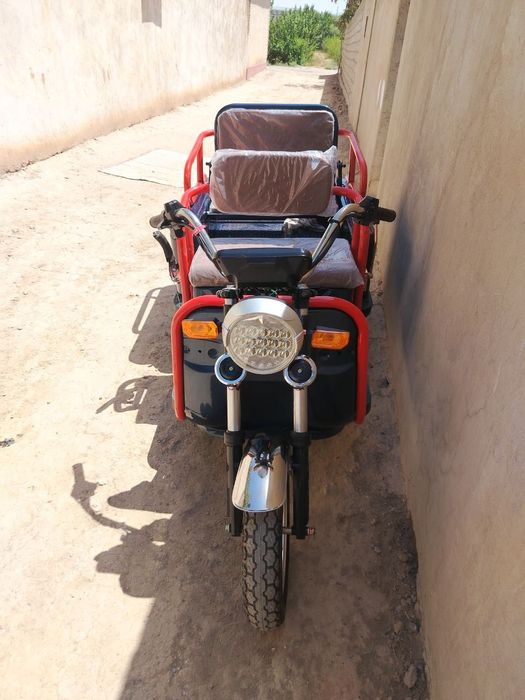 Yengil yuklar uchun elektro mototsikl