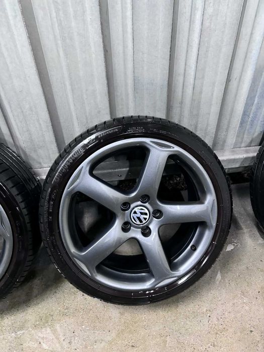 Продавам гуми с джанти 18