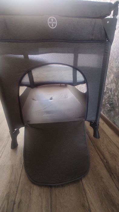 Детская кроватка-манеж