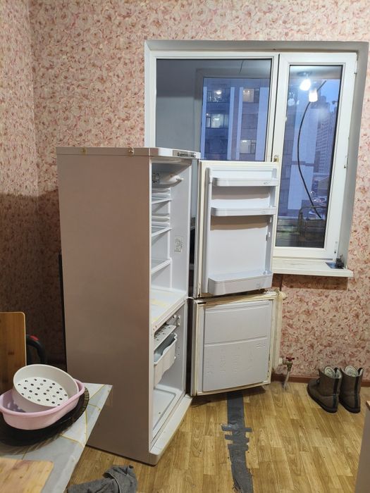 Холодильник с морозилкой ,2 в одном