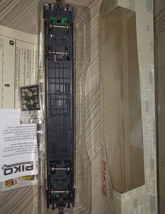 Piko vagoane de călători scara H0 
Roti metalice izolate 
Epoca IV
Pre