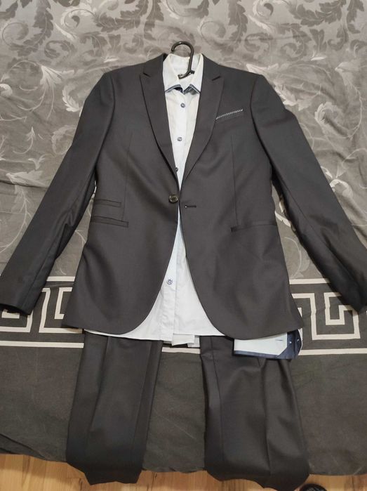 Костюм за абитуриентски бал