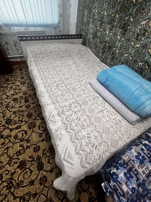 Кровать с матрасом