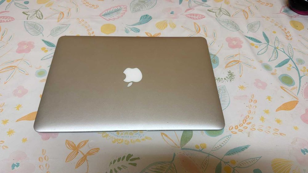 Vând MacBook Air 13" (2017), 128 GB SSD