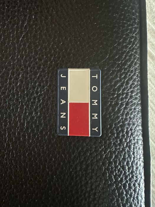 СРОЧНО продам сумку ориг  TOMMY JEANS