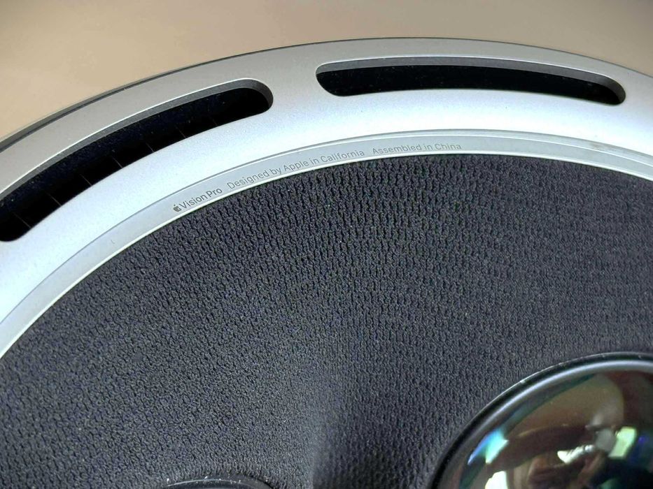 Бартер! Apple Vision Pro VR + Apple Travel Case